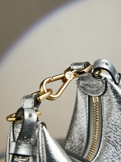 フェンディバッグ角部分ディテール